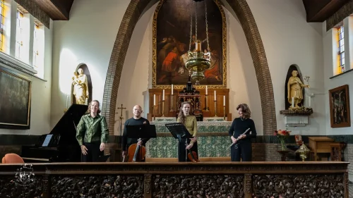00 Francien Post - dwarsfluit, Anoek Brokaar - viool, Sander Westphal – cello, Annemieke Boot - piano