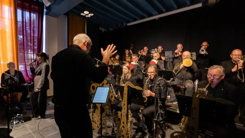 Observant - Big band On The Move met jazz-zangeres Anna Serierse