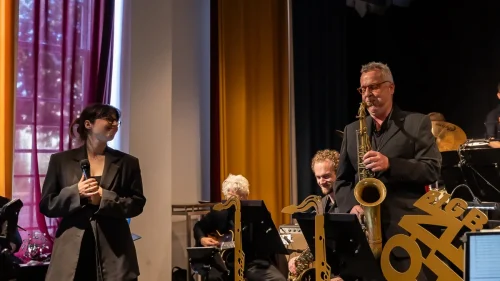 Observant - Big band On The Move met jazz-zangeres Anna Serierse