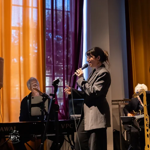 Observant - Big band On The Move met jazz-zangeres Anna Serierse