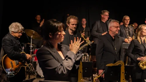Observant - Big band On The Move met jazz-zangeres Anna Serierse